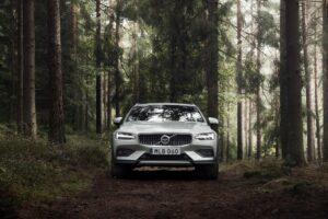 238218_New_Volvo_V60_Cross_Country_exterior