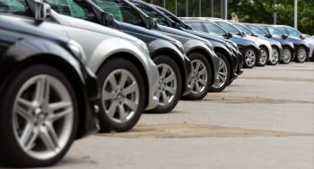 Naudoti automobiliai (Shutterstock nuotr.)
