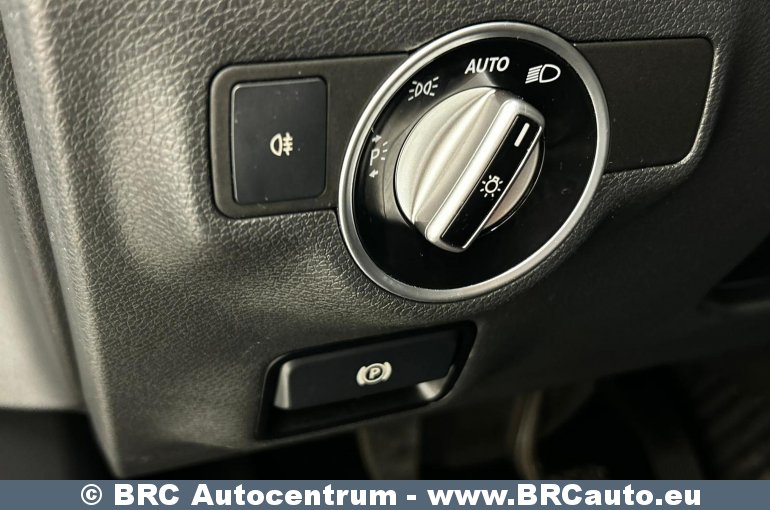 Mercedes-Benz CLA 180  2015