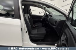 Toyota Yaris 1.5 S-Tier Hybrid Comfort Automatas 2017 full