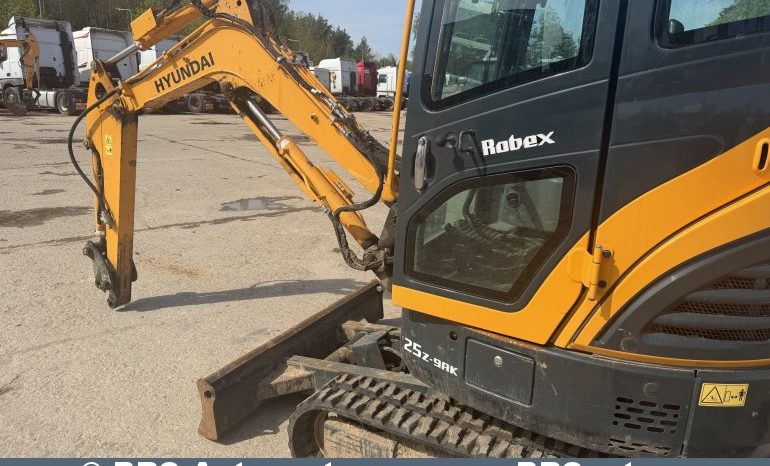 Hyundai R25Z-9AK !Garantija! 2023 full