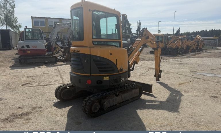 Hyundai R25Z-9AK !Garantija! 2023 full